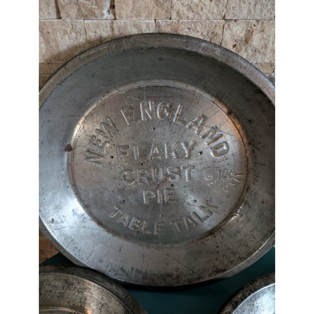 Vintage Table Talk New England Metal Pie Tins Set of 3 Retro Americana Decor